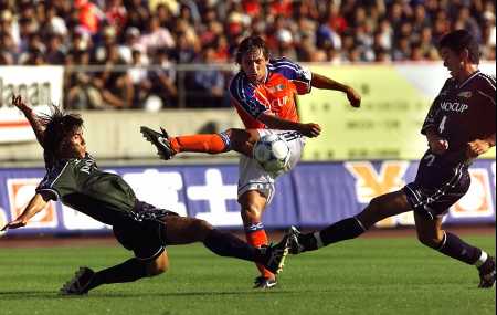 AC Milan star striker Leonardo of Brazil, playing for the foreign players' team,